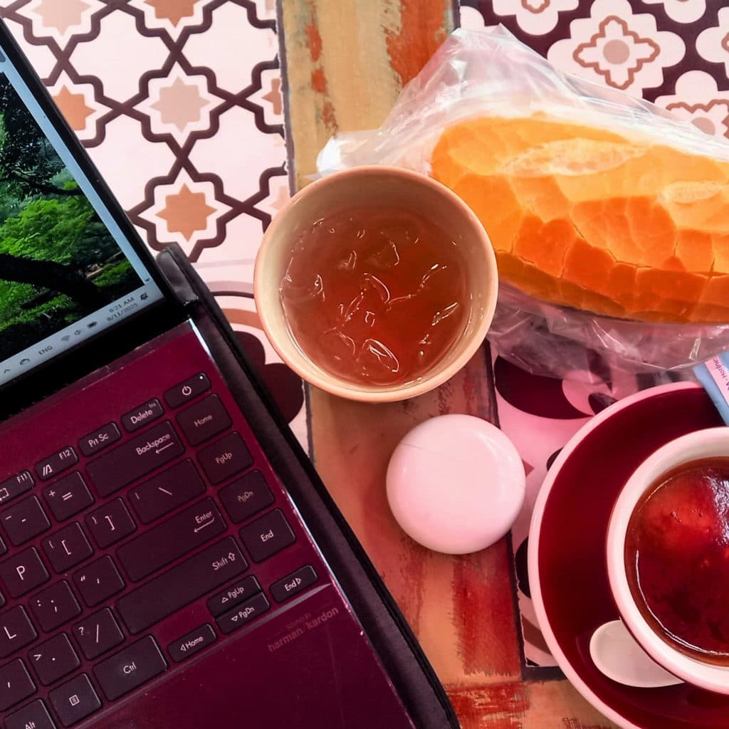 400 Guides on Vietnam Coracle