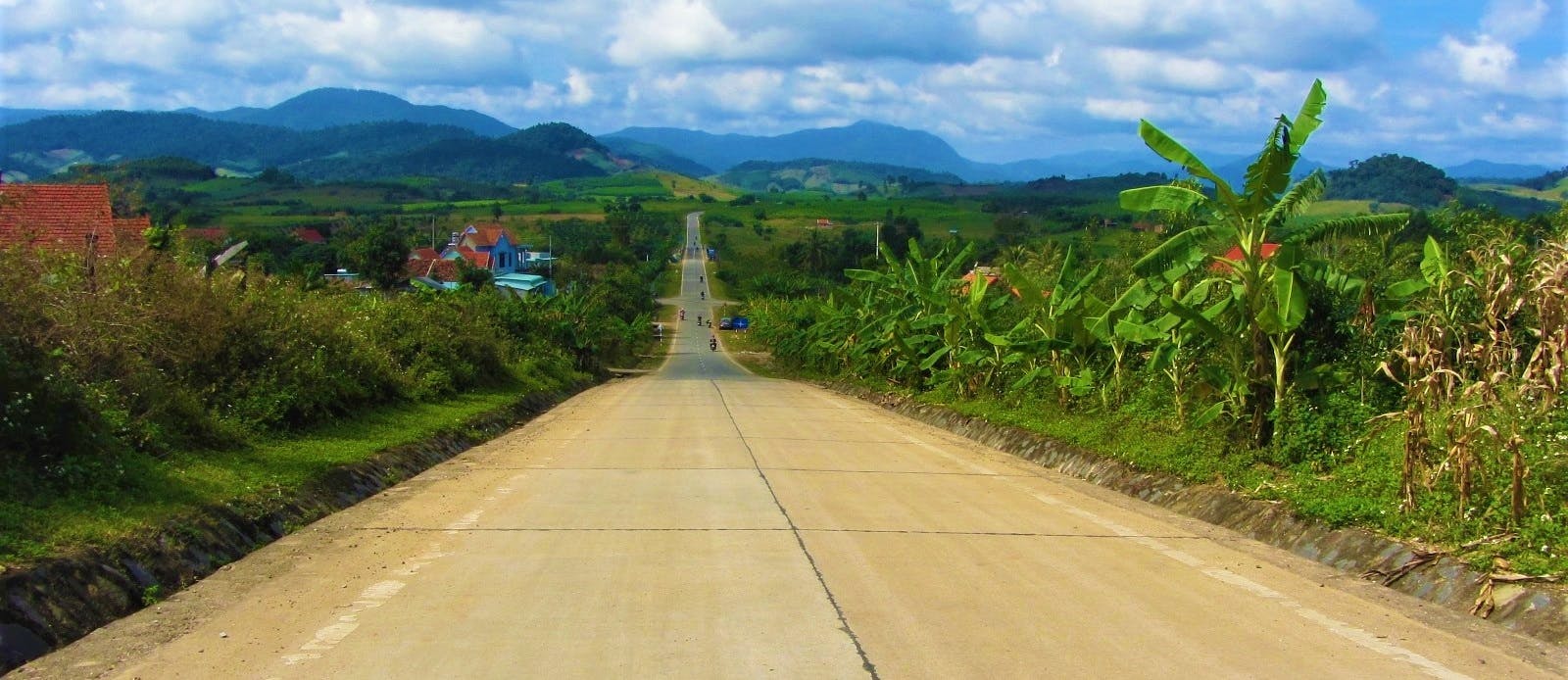 The Road East of the Long Mountains (Đường Trường Sơn Đông), Vietnam)