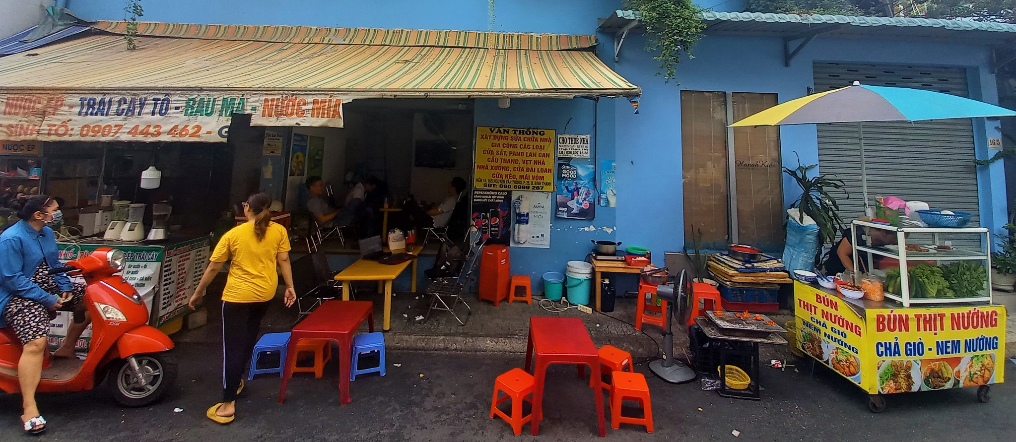 Eating in Văn Thánh Market, Bình Thạnh District, Saigon, Ho Chi Minh City