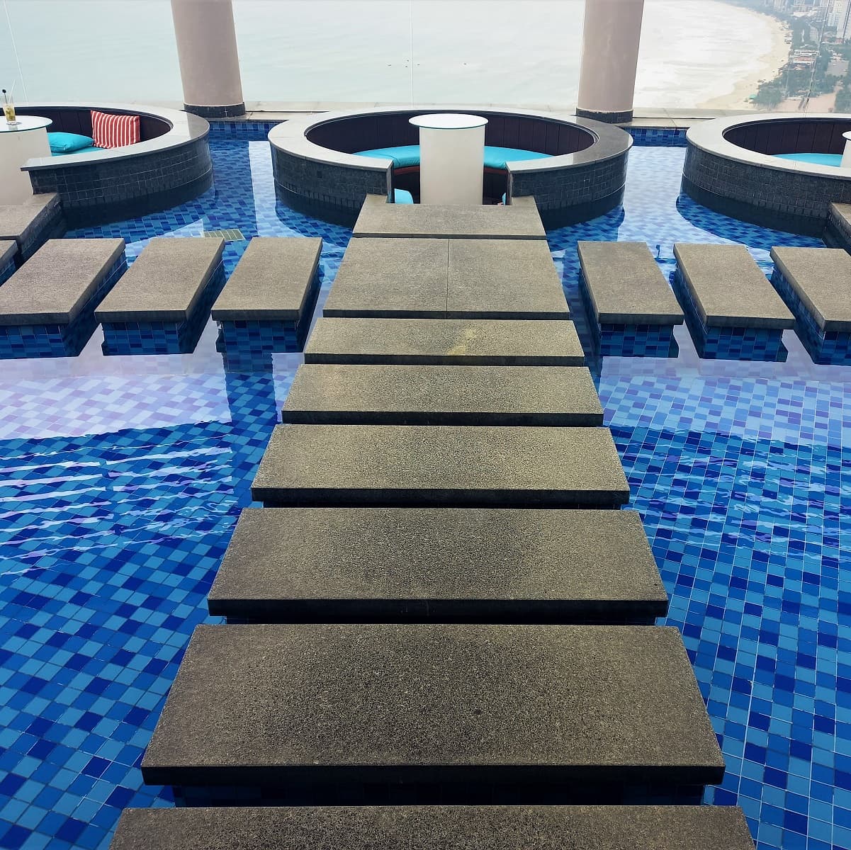 Horizon Rooftop Bar, Four Points by Sheraton-Marriott, Da Nang, Vietnam