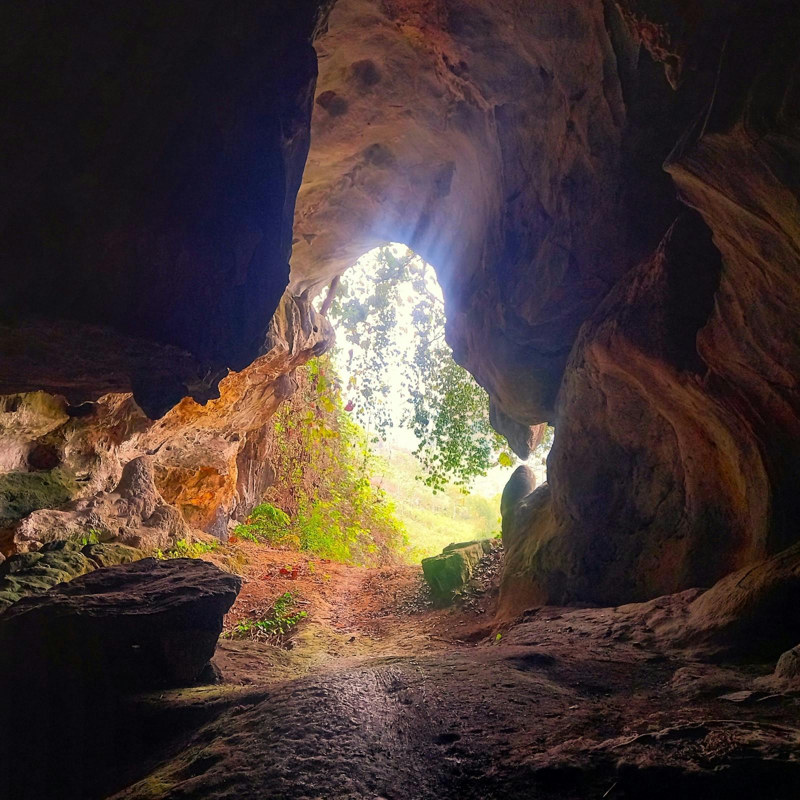 Hang Bua & Tham Om Caves, Nghe An Province, Vietnam